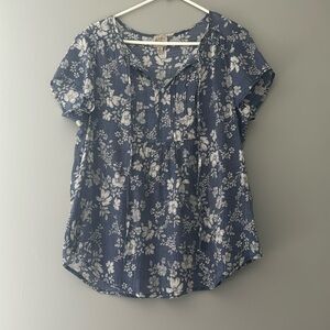 Como vintage women’s blue/white v-neck blouse